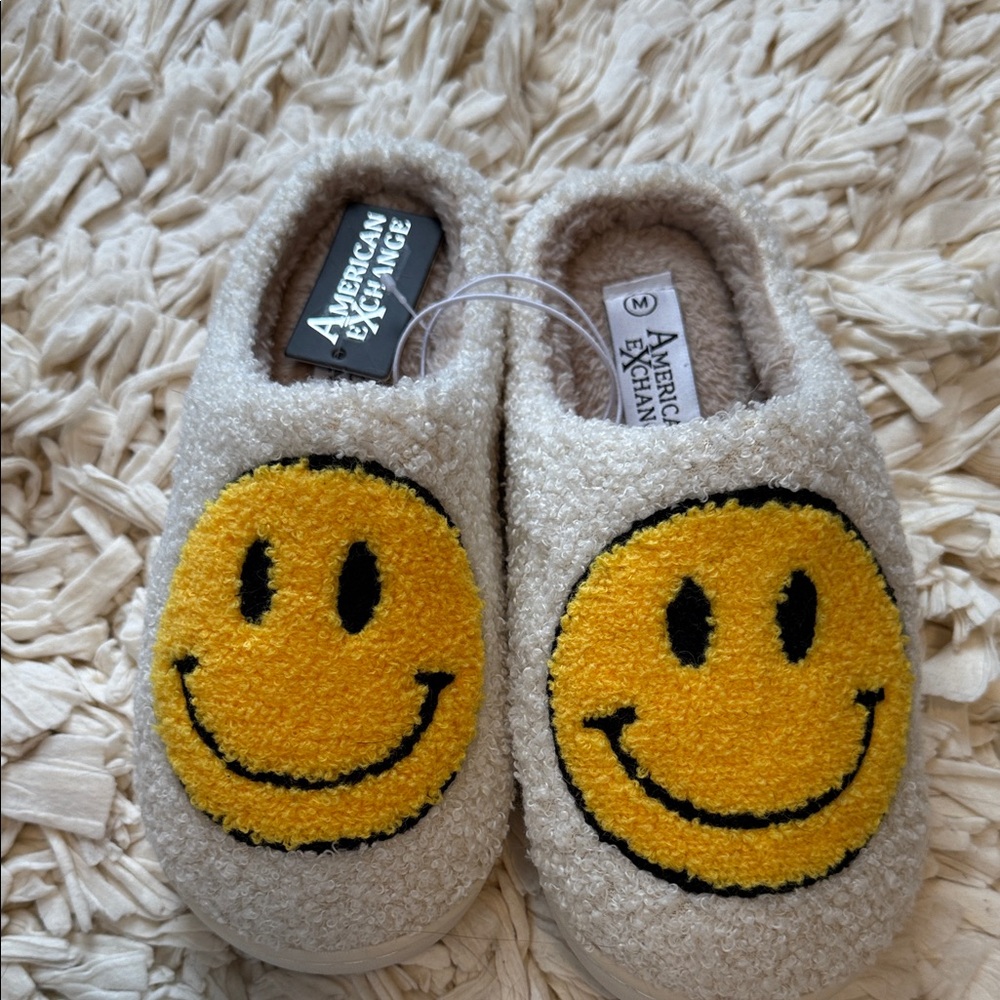 American Exchange smiling face slippers
